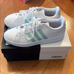 Like New Adidas CF Advantage Women’s Shoes Sz 9